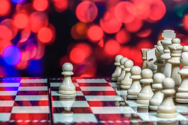 Chess pieces on board with bokeh background — Stock Photo, Image