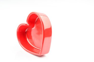 Aşk şeklinde kırmızı kupa.