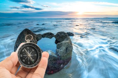 Arka plan bulanıklık doğal pusula. Seyahat kavramı. 