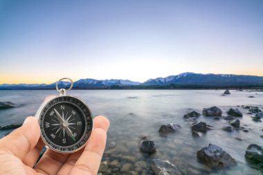 Arka plan bulanıklık doğal pusula. Seyahat kavramı. 