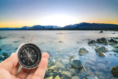 Arka plan bulanıklık doğal pusula. Seyahat kavramı. 