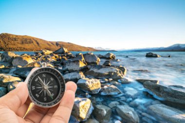 Arka plan bulanıklık doğal pusula. Seyahat kavramı. 