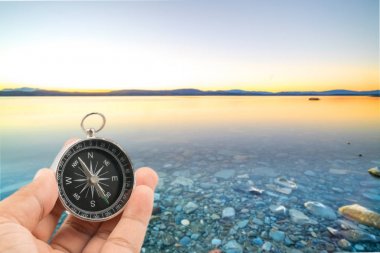 Arka plan bulanıklık doğal pusula. Seyahat kavramı. 