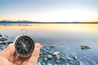 Arka plan bulanıklık doğal pusula. Seyahat kavramı. 