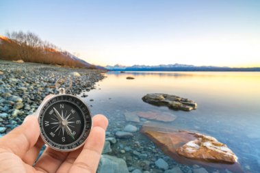 Arka plan bulanıklık doğal pusula. Seyahat kavramı. 