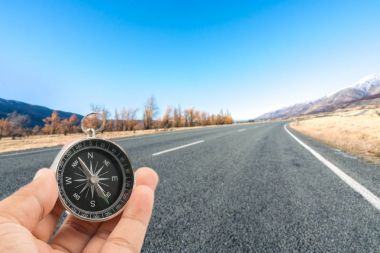 Arka plan bulanıklık doğal pusula. Seyahat kavramı. 