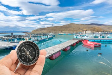 Pusula ve göl arka plan