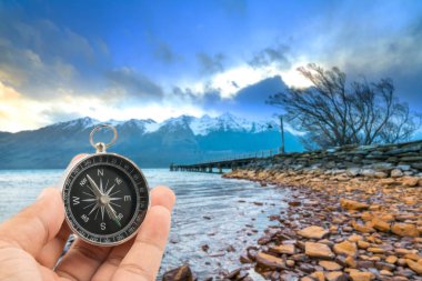 Arka plan bulanıklık doğal pusula. Seyahat kavramı. 