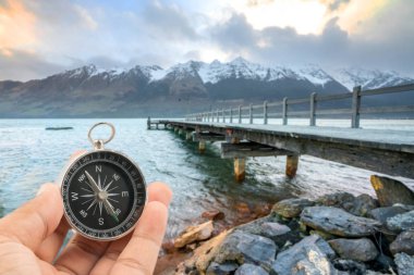 Arka plan bulanıklık doğal pusula. Seyahat kavramı. 