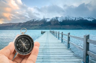 Arka plan bulanıklık doğal pusula. Seyahat kavramı. 