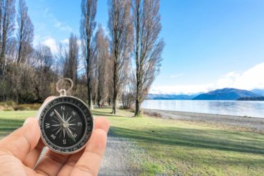 Arka plan bulanıklık doğal pusula. Seyahat kavramı. 