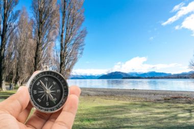 Arka plan bulanıklık doğal pusula. Seyahat kavramı. 