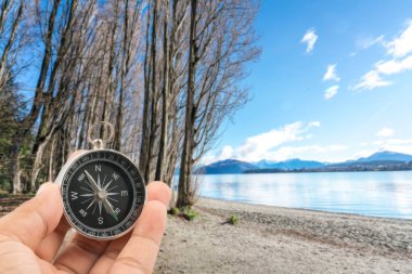 Arka plan bulanıklık doğal pusula. Seyahat kavramı. 