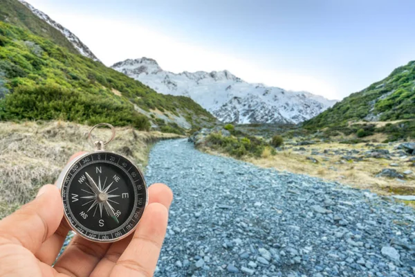 Arka plan bulanıklık doğal pusula. Seyahat kavramı. 
