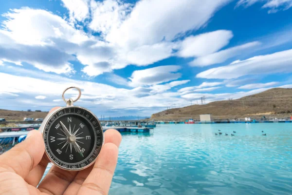 Pusula ve göl arka plan