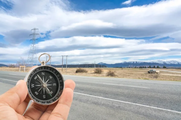 Kompas Asfaltové Silnici Lentikulární Cloud — Stock fotografie