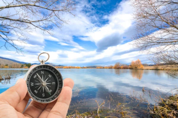 Boussole Lac Avec Réflexion — Photo