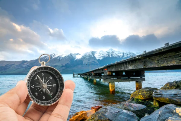 Arka plan bulanıklık doğal pusula. Seyahat kavramı. 