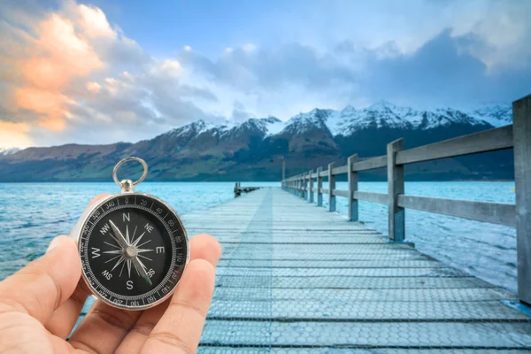 Arka plan bulanıklık doğal pusula. Seyahat kavramı. 