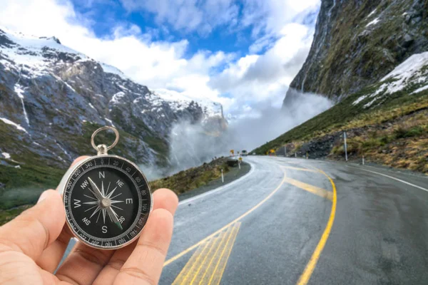 Arka plan bulanıklık doğal pusula. Seyahat kavramı. 