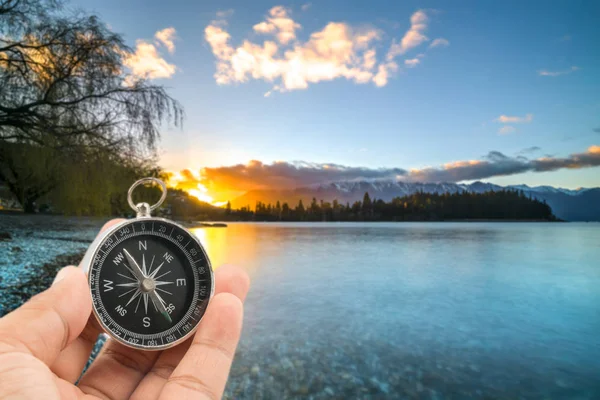 Arka plan bulanıklık doğal pusula. Seyahat kavramı. 