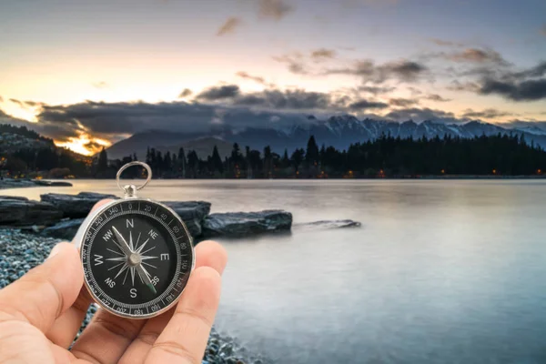 Arka plan bulanıklık doğal pusula. Seyahat kavramı. 