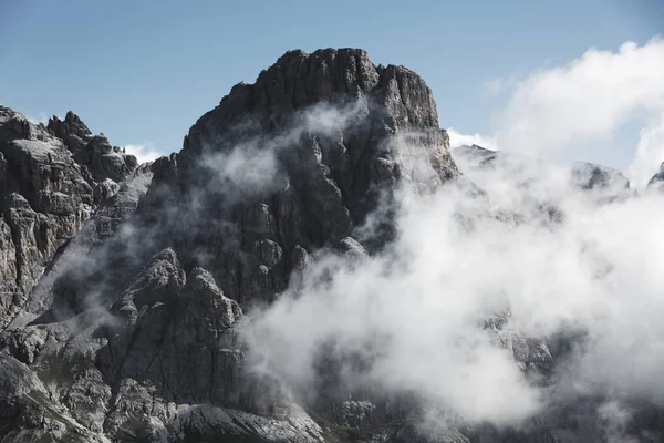 Dolomitas brumosas por la mañana —  Fotos de Stock