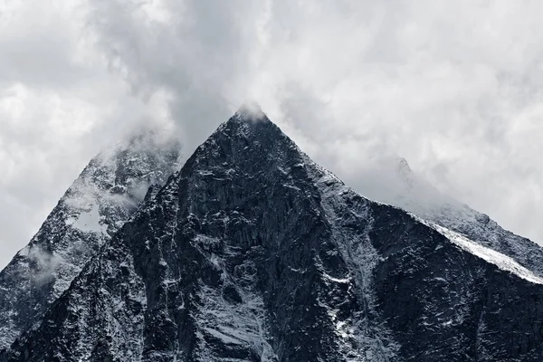 Swiss snowy summit — Stock Photo, Image