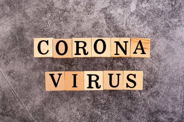 Las Letras Bloque Madera Que Escribió Palabra Coronavirus Fondo Cemento — Foto de Stock