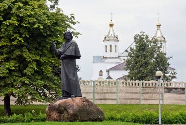 Novogrudok Adam Mitskevich bir anıt