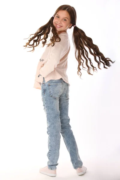 Linda Menina Adolescente Morena Feliz Bonita Jeans Azuis Adorável Esbelta — Fotografia de Stock