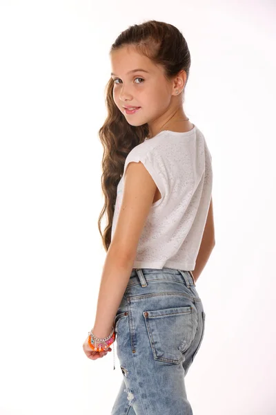 Ritratto Bella Giovane Ragazza Bruna Jeans Blu Adorabile Snello Preadolescente — Foto Stock