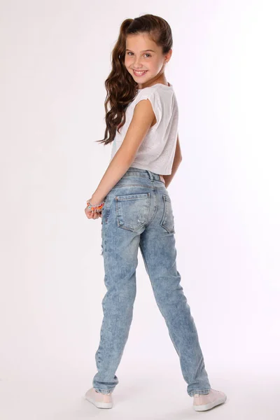 Linda Menina Adolescente Morena Feliz Bonita Jeans Azuis Adorável Esbelta — Fotografia de Stock