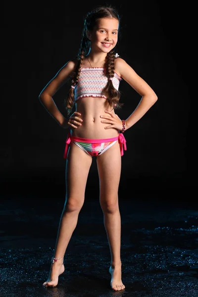 Atractiva Joven Adolescente Delgada Feliz Posando Bikini Mojado Nino Con Foto de stock AntonioClemens 180656456
