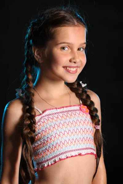 Портрет Счастливой Девочки Подростка Купальнике Красивый Ребенок Темными Волосами Очаровательным — стоковое фото