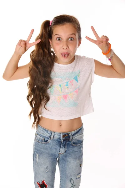 Retrato Adolescente Alegre Delgada Feliz Niña Posa Elegantemente Hace Caras —  Fotos de Stock