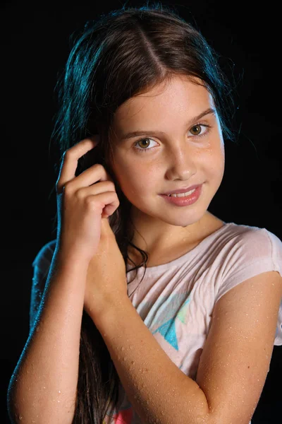 Retrato Close Uma Criança Encantadora Com Corpo Esbelto Molhado Menina — Fotografia de Stock