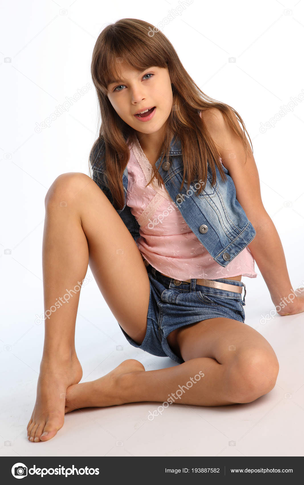 shortiki-na-goloe-foto-smotret-kak-paren-rab-lizhet-anus