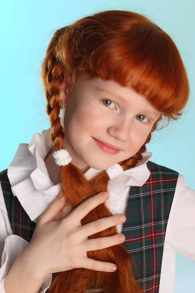 Retrato Close Linda Menina Ruiva Uniforme Escolar Criança Muito Atraente — Fotografia de Stock