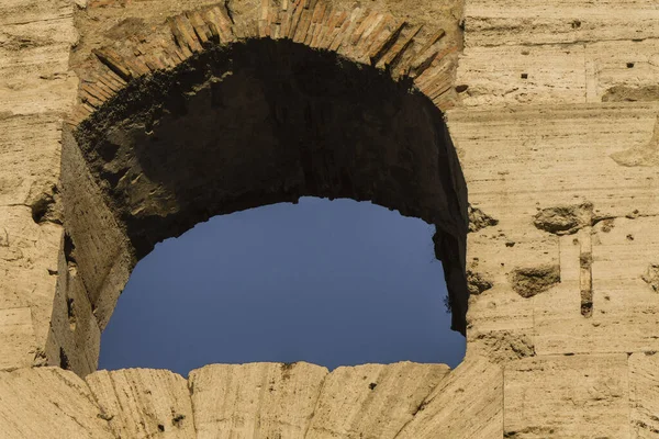 Roma 'daki kolezyumun ayrıntıları