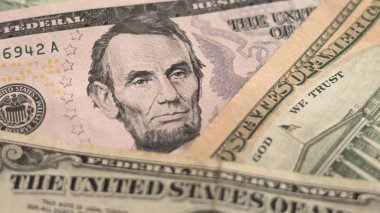 Amerikan dolarları (Usd) Abraham Lincoln 'ün portresi olan para birimi geçmişi. İş, finans, bankacılık, bütçe, ekonomik konular için vergi planlama kavramı. Banknotun arka planı. Seçici odak, 16: 9