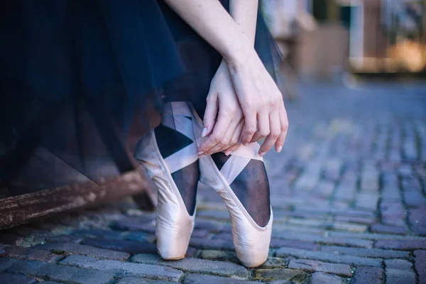 Close Van Ballerina Voeten Het Puntje Straat Sterke Pasvorm Ballerina — Stockfoto