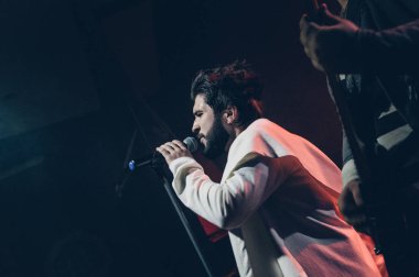 Konser müzik bant bir sahnede - sunu rock grupları