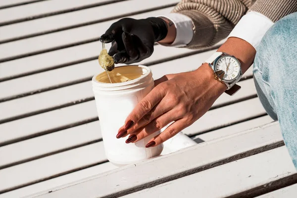 Natuurlijke honing suiker pasta shugaring closeup — Stockfoto