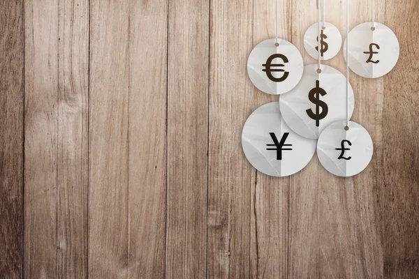 Символ денежной валюты на деревянном фоне — стоковое фото