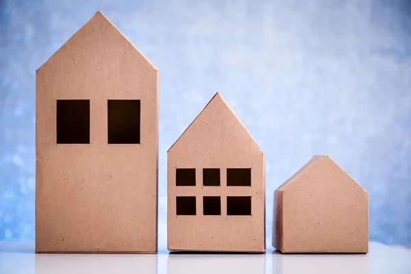 House in brown recycled paper on white floor and blur bokeh — Stock Photo, Image