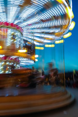 Atlıkarınca ve Eyfel Kulesi 