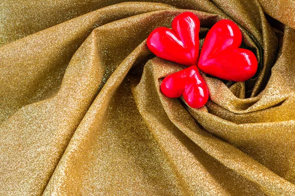 Forma de ícone corações em um brilhante fabric.jpg dourado — Fotografia de Stock