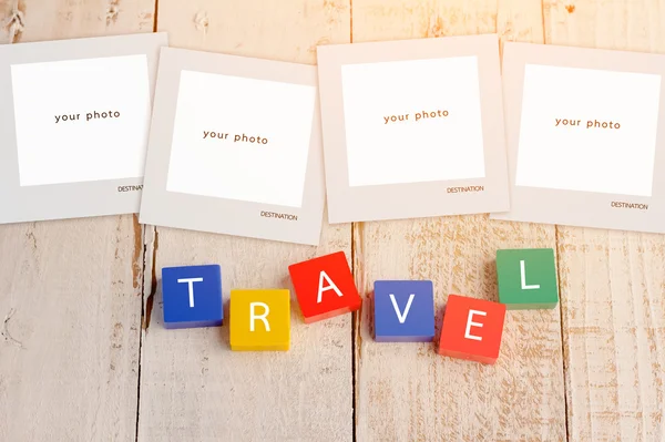 Carte postale de voyage avec des blocs de mots colorés — Photo