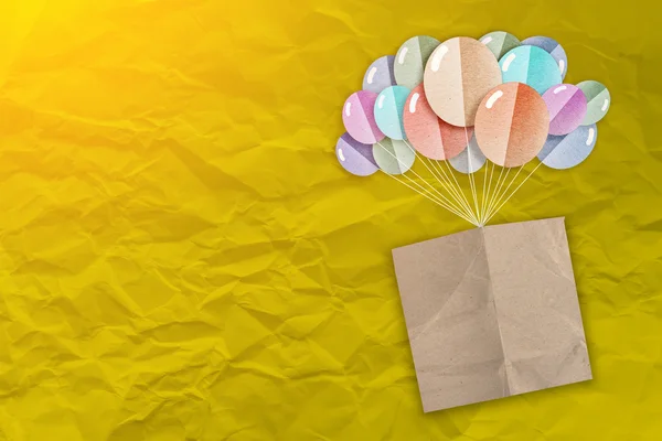 Brown note paper with balloons shape paper cut — ストック写真